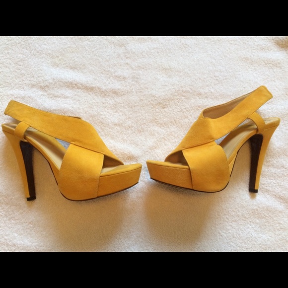 NWT Pristine DVF Yellow Suede Platform Heels  10M - Picture 4 of 8